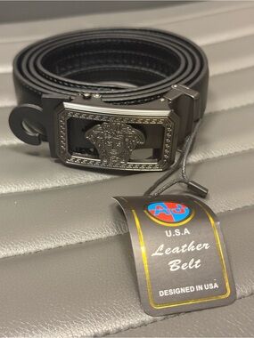 Black Leather Belt with Medusa-Style Buckle
Size 42-44( easy to cut small size)
